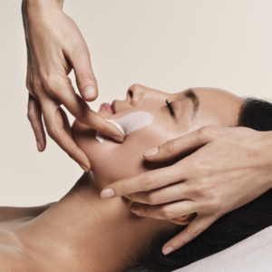 Kosmetikbehandlung Clarins